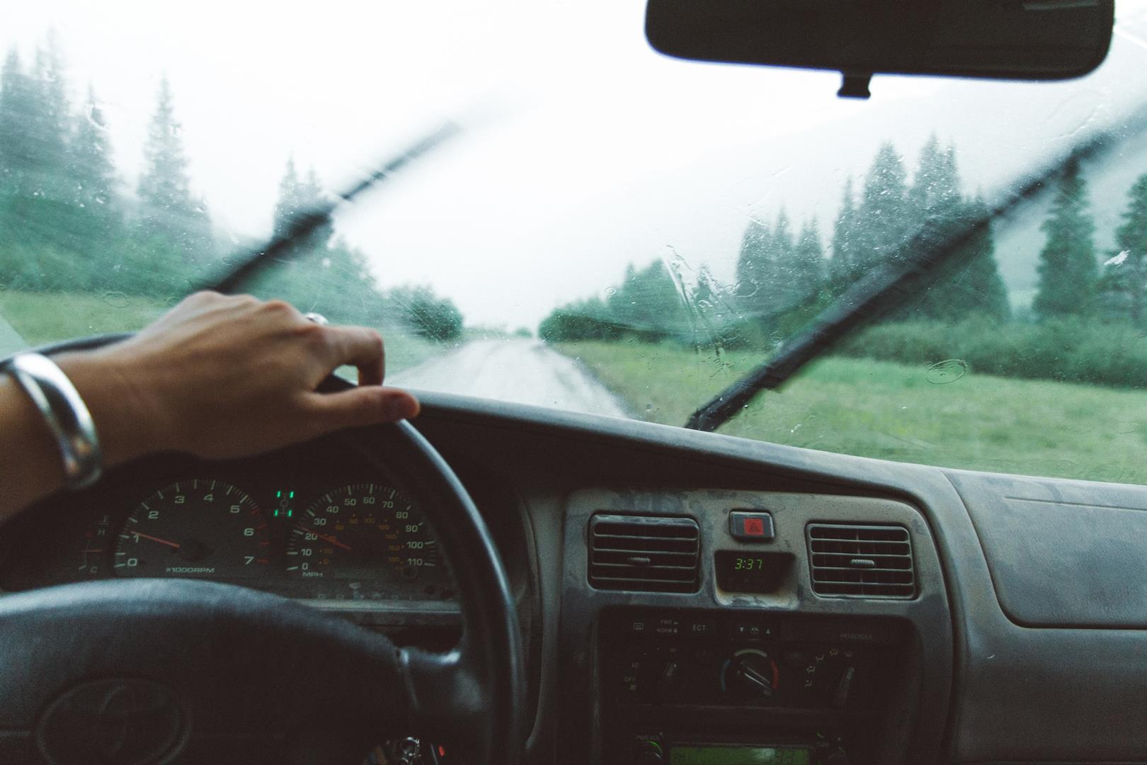 Let’s Make Sure Your Windshield Wipers Are Ready for Winter 