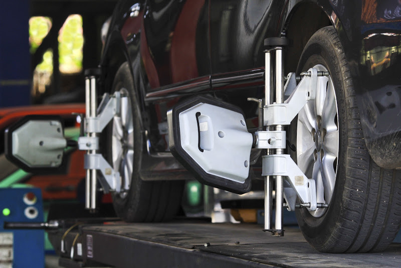 Four Signs It's Time for a Wheel Alignment